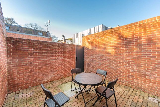 Elm Park, Stanmore, HA7 2 bed flat for sale