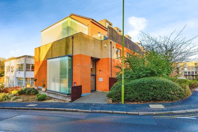 1 bedroom ground floor flat for sale