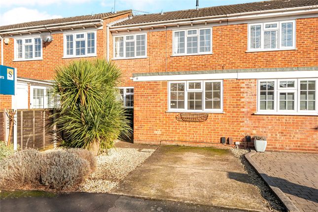 Bates Walk, Surrey KT15 3 bed terraced house for sale