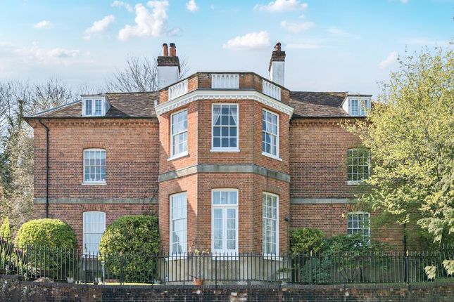 High Wycombe,  Buckinghamshire,  HP11 2 bed flat for sale