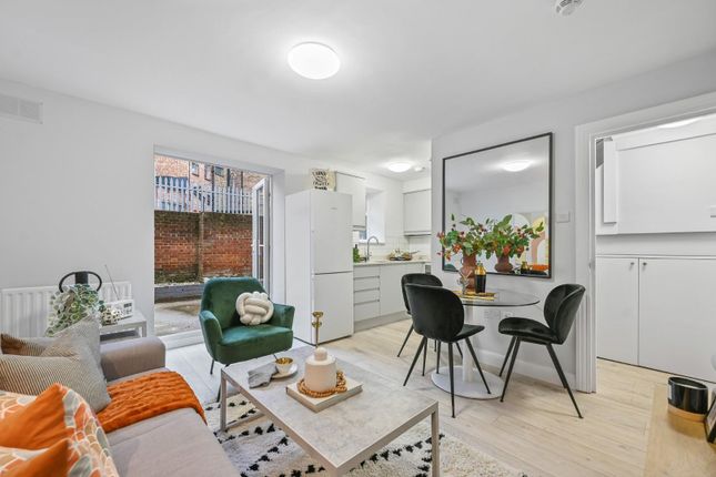 Castle Hill Parade, Ealing 1 bed flat for sale