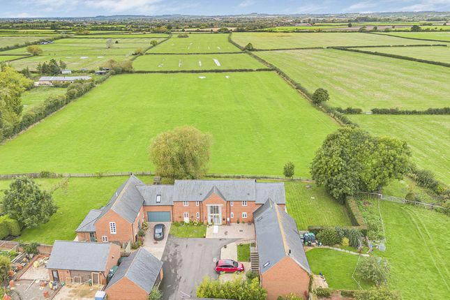Home Farm Mews, Denchworth, OX12 4 bed barn conversion for sale
