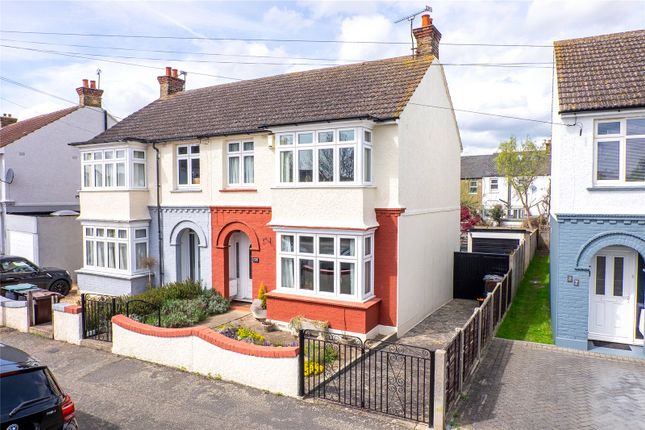 Laurel Avenue, Gravesend, Kent, DA12 3 bed semi
