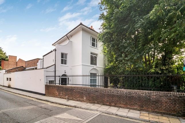 Southampton Way, London, SE5 1 bed flat for sale