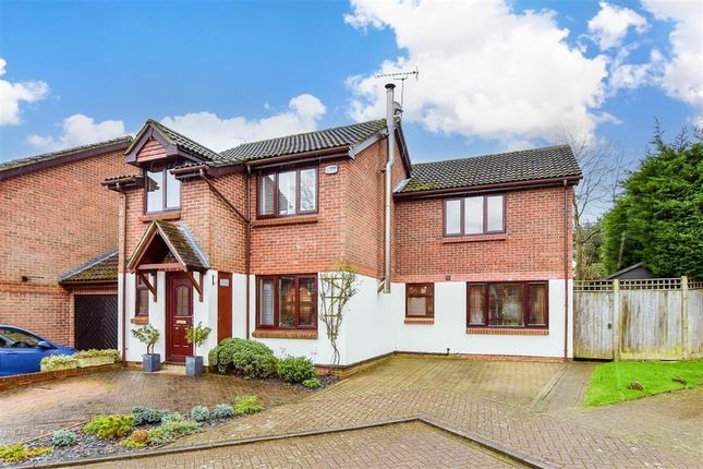 4 bed link detached house