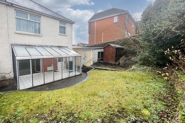 46 Hillside, Neath, SA11 1TN 3 bed semi