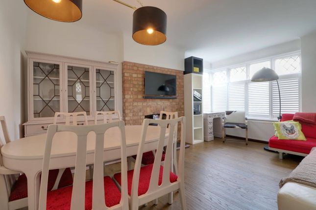 Old Church Lane, Kingsbury, London, NW9 2 bed flat for sale