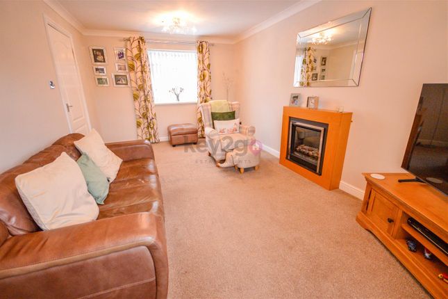 Valley View Close, Eckington... 3 bed semi