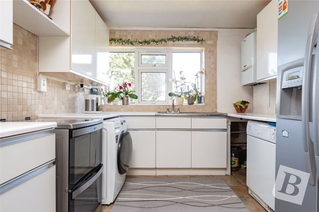 Hillrise Road, Romford, RM5 2 bed apartment for sale