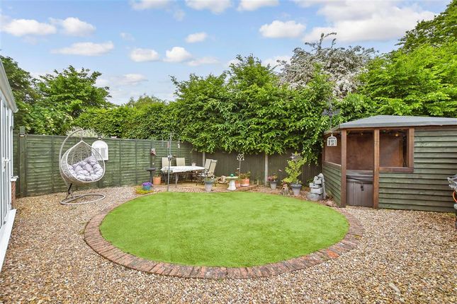 3 bed link detached house