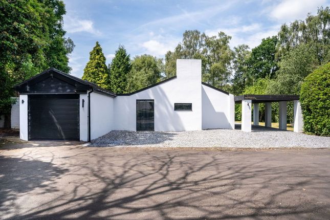 Woodlands Lane, Pulborough RH20 3 bed detached bungalow for sale