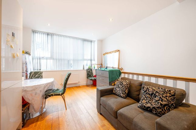 Research House, Greenford, UB6 1 bed flat for sale