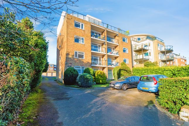 3 bedroom flat for sale