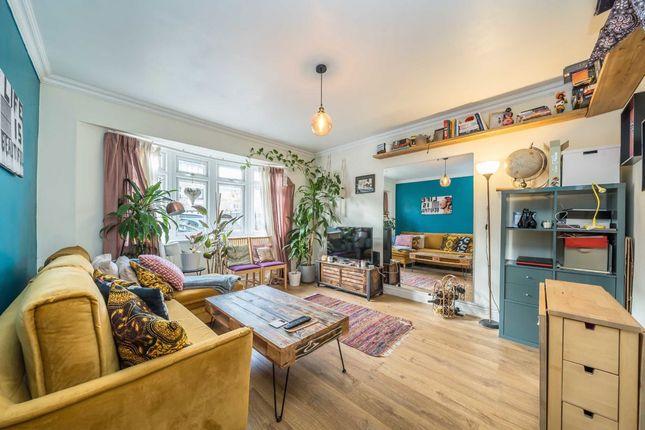 Goldsmith Road, London E10 1 bed flat for sale