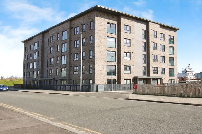 3 bedroom flat for sale