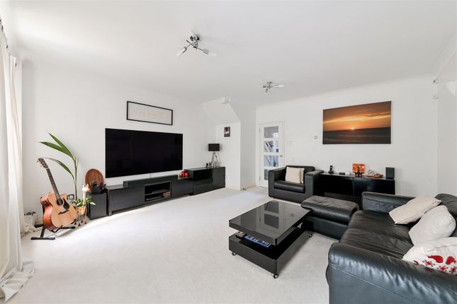 Upper Dunnymans, Banstead 3 bed end of terrace house for sale