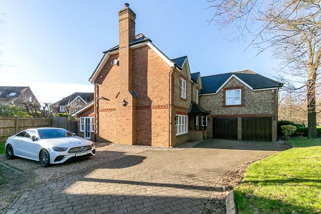 5 bed detached house