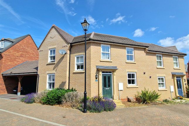 Alwin Court, Great Denham, Bedford 3 bed semi
