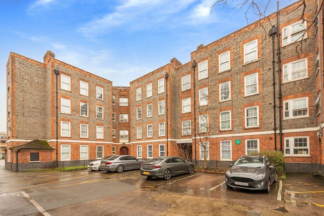 3 bedroom flat for sale