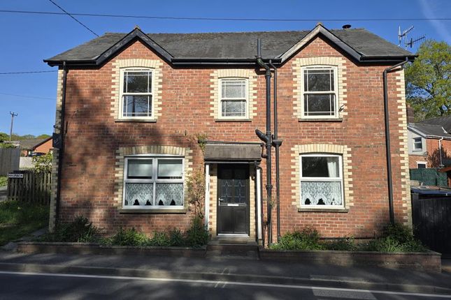 Llandrindod wells,  Crossgates,  LD1 4 bed detached house for sale