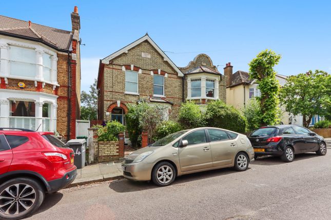 Macdonald Road, Friern Barnet 3 bed flat for sale