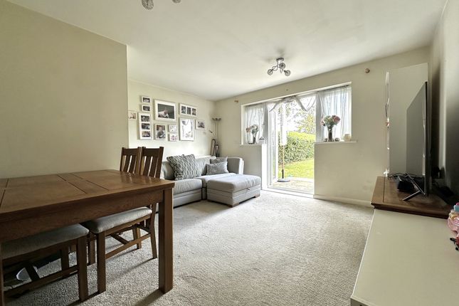 Devon Road, Watford, WD24 4HS 2 bed flat for sale