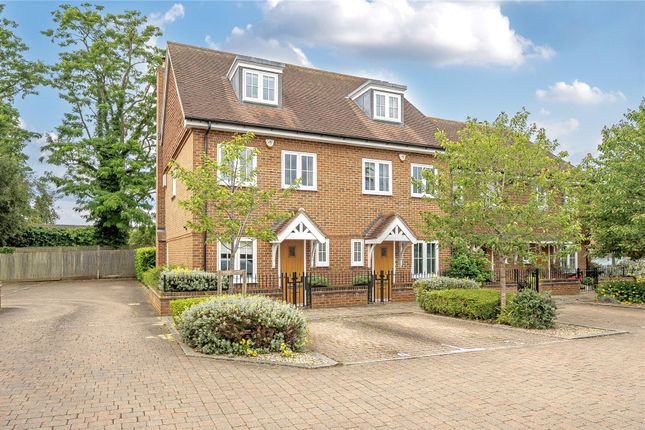 Walsham Mews, Ripley, Surrey, GU23 3 bed end of terrace house for sale