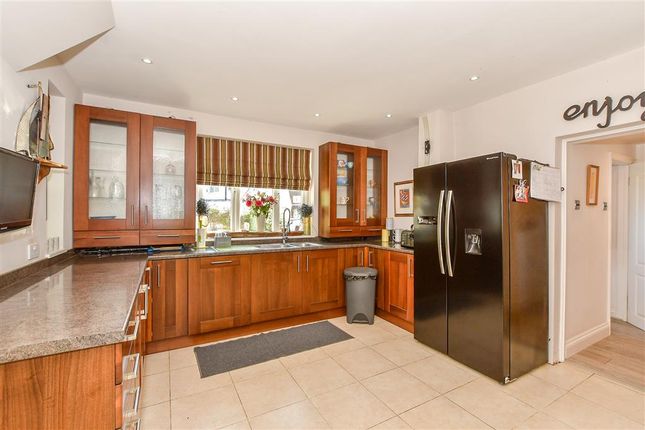 4 bed detached house