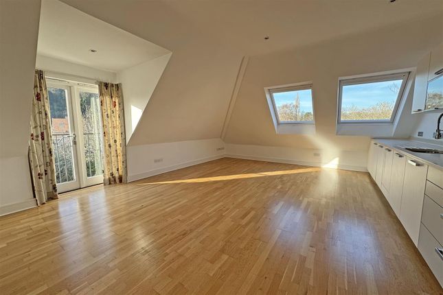 Godalming  * NO ONWARD CHAIN* 2 bed flat for sale