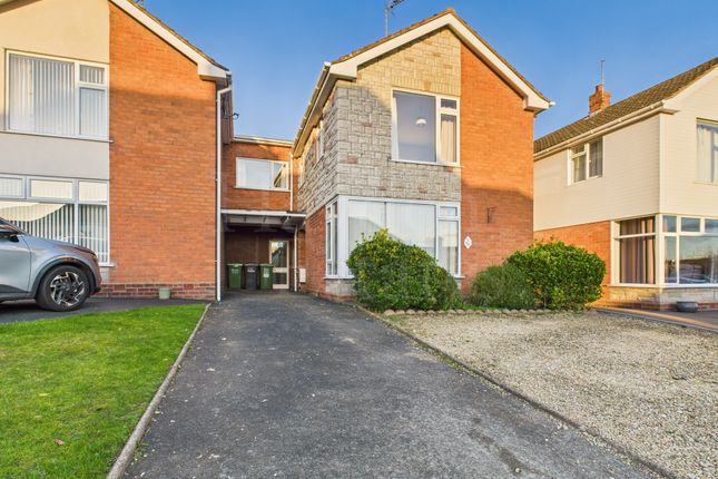 3 bedroom link detached house for sale