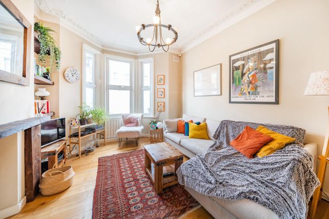 Tradescant Road, Oval, London, SW8 2 bed flat for sale