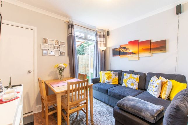 Oldfield Road, Harlesden, London, NW10 2 bed flat for sale
