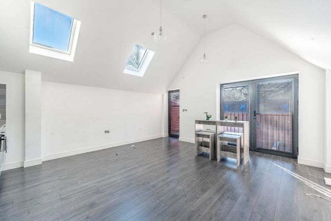 Elm Park, Stanmore, HA7 2 bed flat for sale