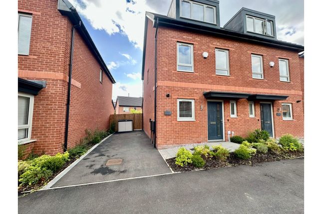 3 bedroom semi-detached house for sale