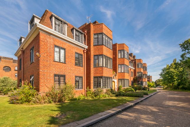 Newnham House, Manor Fields, London 2 bed flat for sale