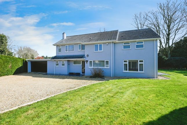 5 bed detached house