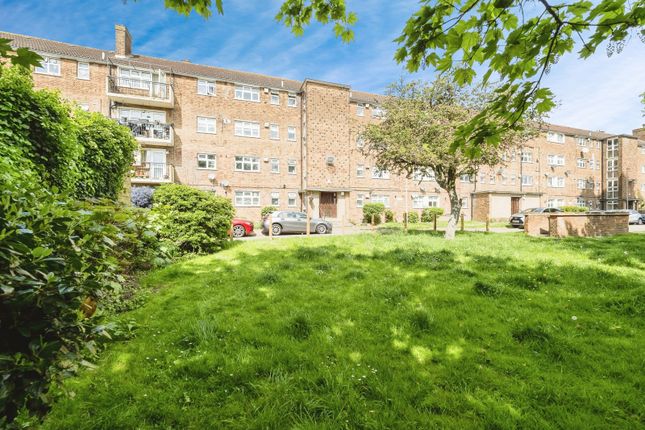3 bedroom flat for sale
