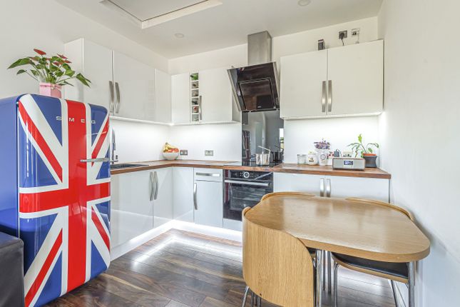 Alexandra Road, Kingston upon Thames... 2 bed flat for sale
