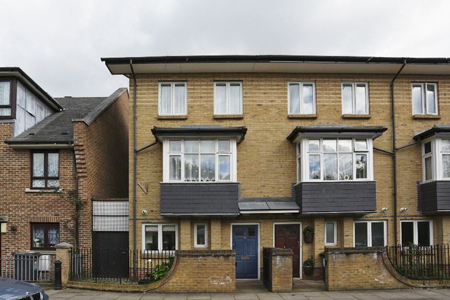 Birch Grove, Leytonstone, E11 4 bed semi