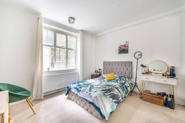 Kensington High Street, Kensington... 2 bed flat for sale