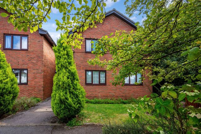Belvedere Close, Guildford, GU2 1 bed flat for sale