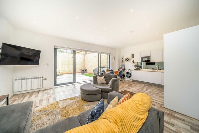 Gunnersbury Avenue, London W5 2 bed flat for sale