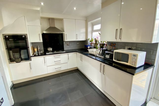 Goldbeaters Grove, Burnt Oak, HA8 3 bed terraced house for sale