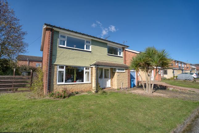 Pembroke Drive, Carlton in Lindrick, S81 4 bed detached house for sale