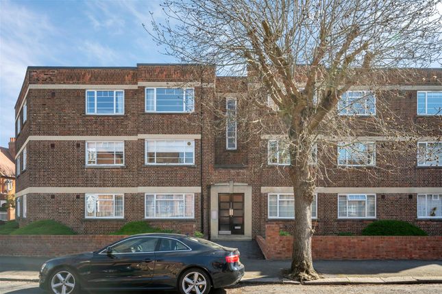 Bedford Road, London, W4 3 bed flat for sale