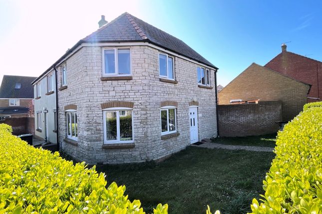 Sandholes Close, Portland, Dorset 3 bed semi