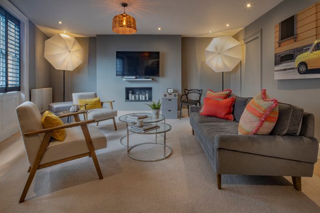 Wellington Street, London 2 bed flat for sale