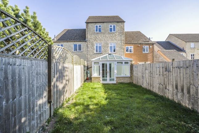 Perrinsfield, Lechlade... 3 bed townhouse for sale