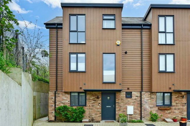 4 bedroom end of terrace house for sale