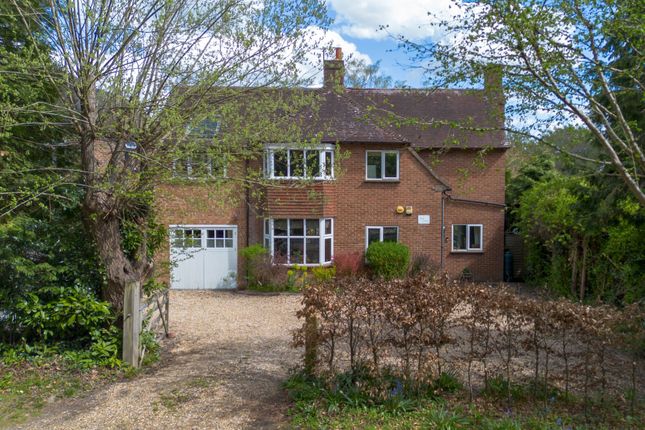 Combe Lane, Godalming GU8 3 bed detached house for sale